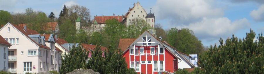 Blick vom Marktplatz zum Schloß und zum Passarelli